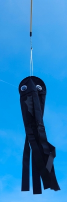 Windsack kleiner Piranha schwarz Ø 10 cm lang 73 cm Nylongewebe