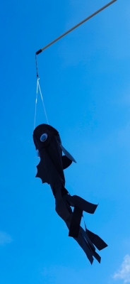 Windsack kleiner Piranha schwarz Ø 10 cm lang 73 cm Nylongewebe