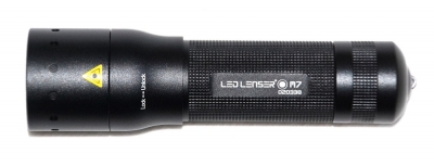 Led Lenser Taschenlampe M7 137 mm 193 g 220 lm 7,2 Wh Leuchtdauer 11 h Leuchtweite 240 m 4 AAA Batterien