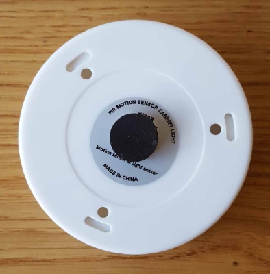 LED Spot Strahler 8 cm Nacht Kabinen Licht Bewegungs Sensor Akku Batterie Camping