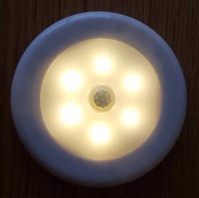 LED Spot Strahler 8 cm Nacht Kabinen Licht Bewegungs Sensor Akku Batterie Camping